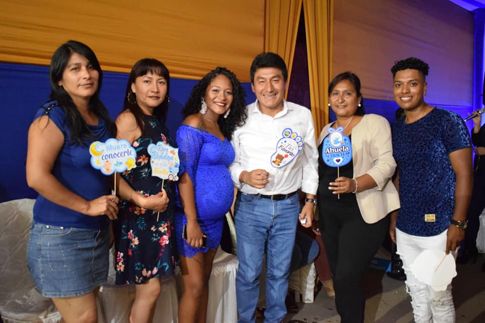 ATE: MUNICIPALIDAD CONTRATÓ TRABAJADORA QUE FALSIFICÓ DOCUMENTACIÓN PARA BENEFICIARSE CON PUESTO DE TRABAJO 23 Edde Cuellar y a su costado derecho Soledad Núñez