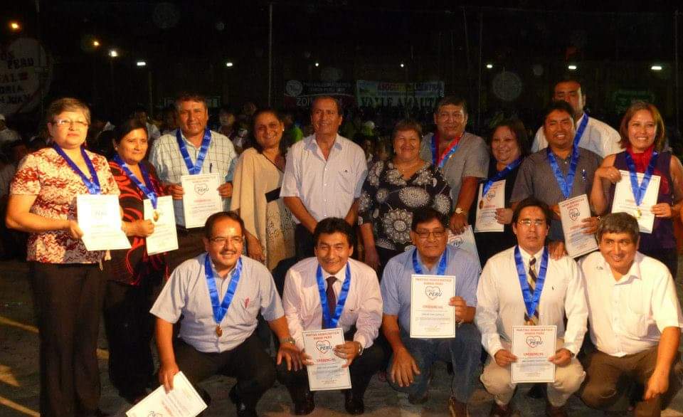 Ate: Los 5 de Acción Popular y el ascenso de Edde Cuellar 29 En la foto Erasmo Cárdenas Óscar Benavides Leonardo Vílchez atrás y Edde Cuellar Alegría agachado