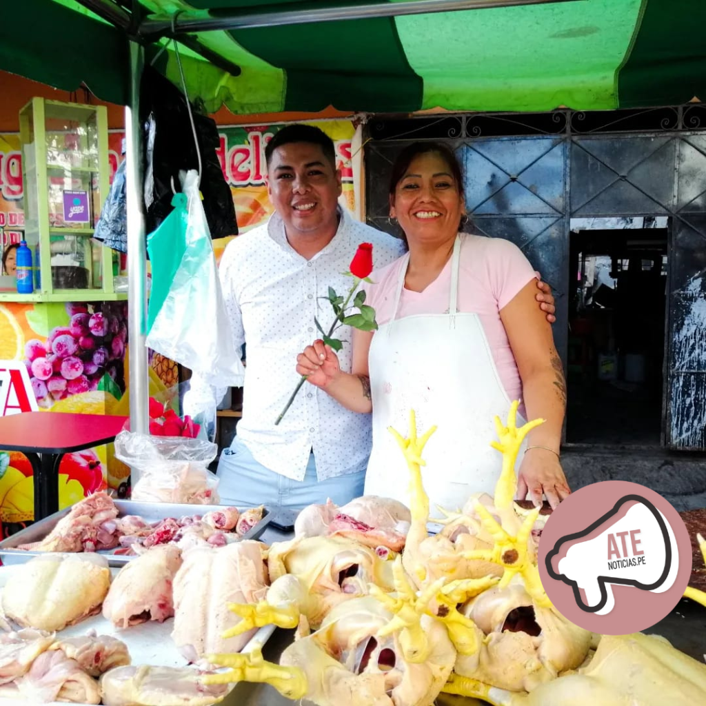 Regidor Felix Villa reparte rosas en mercados de Santa Anita 30 fresh 1