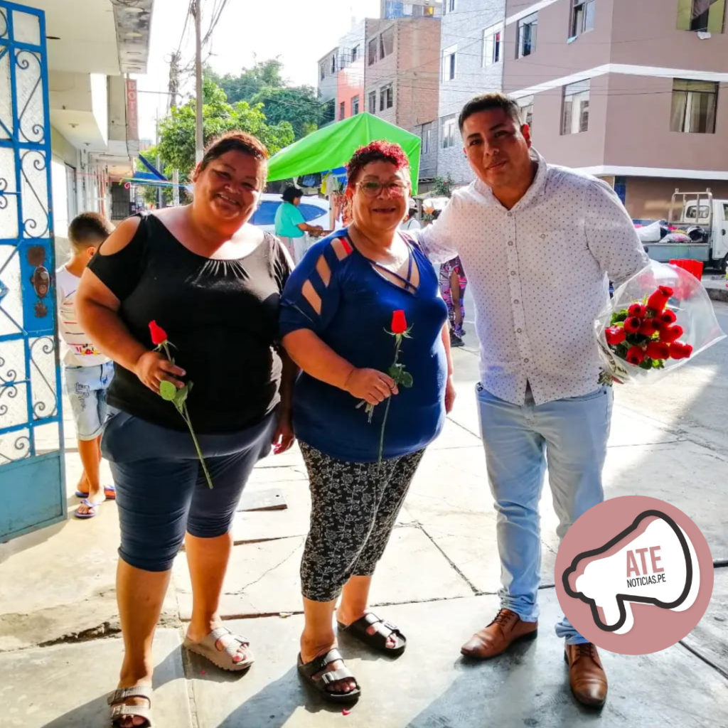 Regidor Felix Villa reparte rosas en mercados de Santa Anita 29 fresh